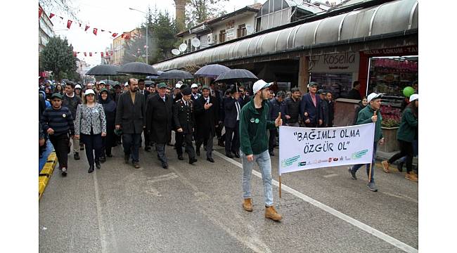 Isparta&#39;da bağımlılıkla mücadele yürüyüşü