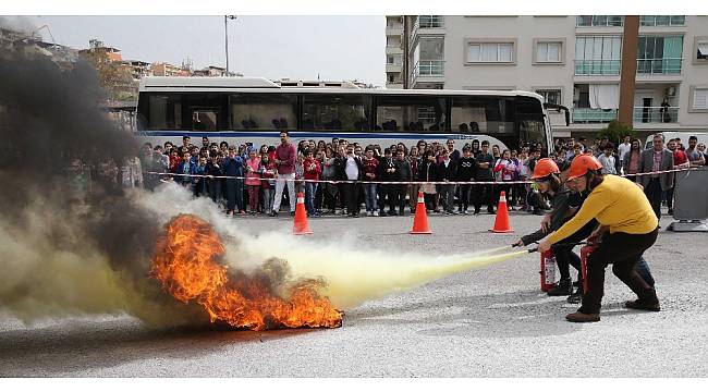 Karşıyaka&#39;da 300 öğrenciye acil durum tatbikatı