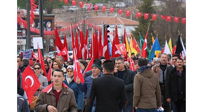 Kırşehir&#39;de 15 bin kişi Mehmetçiğe destek için yürüdü