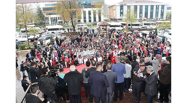 Öğrencilerden Mehmetçik vakfına 86 bin TL bağış