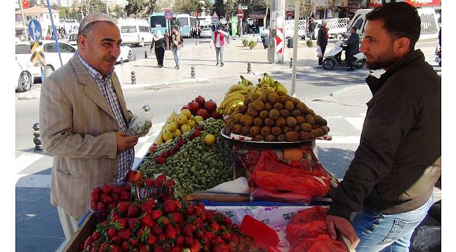 Şanlıurfa&#39;da badem tezgahlardaki yerini aldı