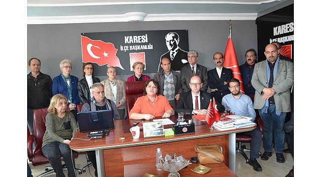 Sarhoş kavgasında CHP binası zarar gördü