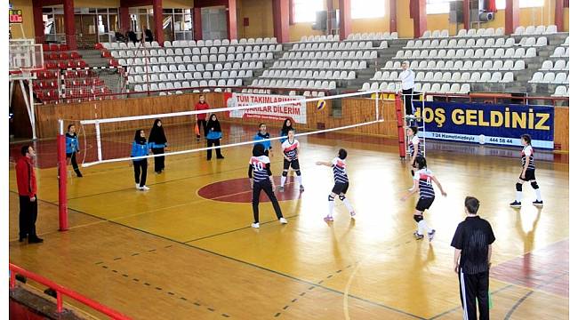 Sivas&#39;ta liseler arası voleybol turnuvası