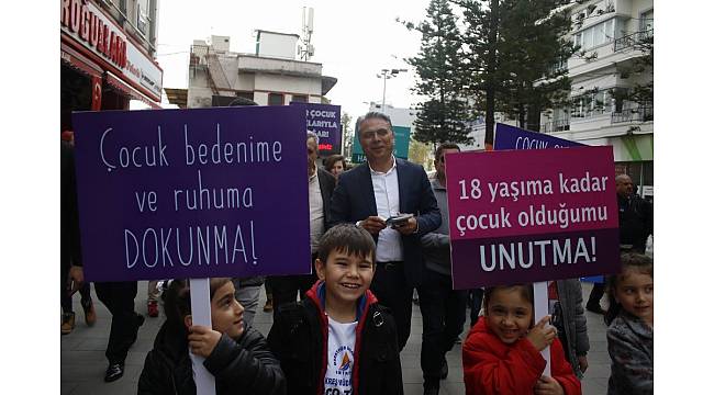 Uysal, çocuk hakları sözleşmesini dağıttı