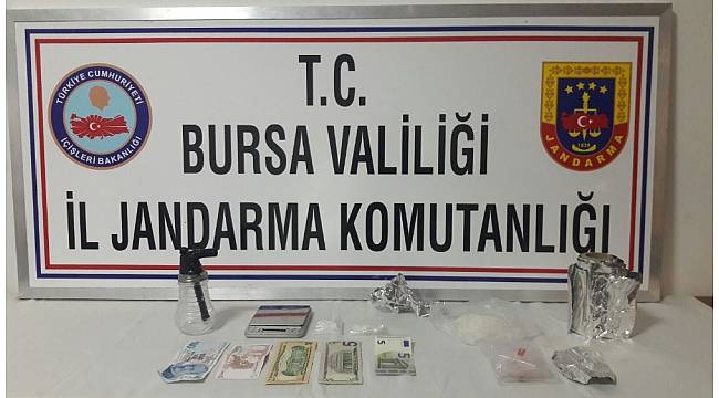 Uyuşturucu tacirlerine jandarmadan şafak baskını