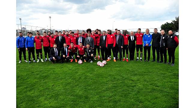 Vali Kaymak&#39;tan Samsunsporlu futbolculara moral