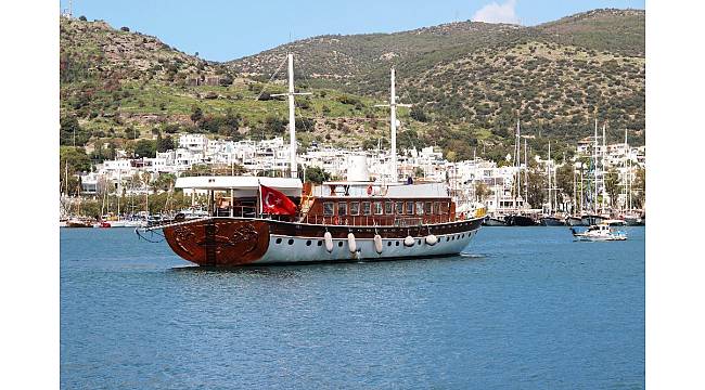 Yunanistan&#39;ın rehin aldığı milyon dolarlık Türk teknesi Bodrum&#39;a geldi