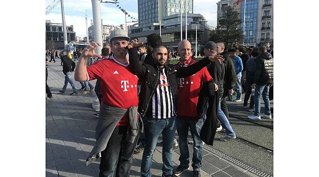 Yüzlerce Bayern Münih taraftarı Taksim&#39;de toplandı