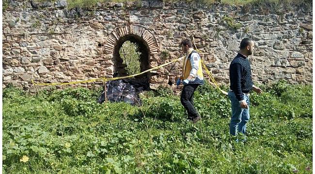 İznik&#39;te tarihi surlarda erkek cesedi bulundu