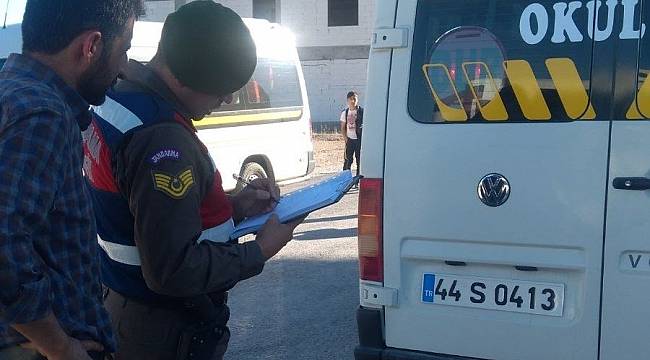 Jandarma'dan okul servis araçlarına denetim