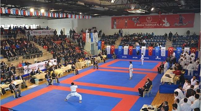 Karate grup müsabakaları Düzce&#39;de başlıyor