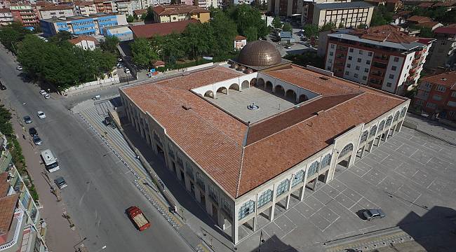 Kernek Külliyesinin üstü kapatılıyor