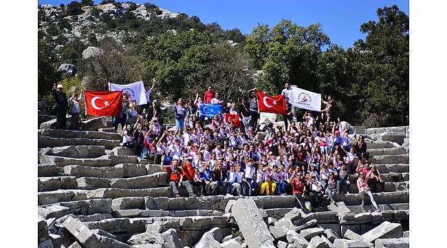 Öğrencilere Termessos antik kentinde izcilik eğitimi