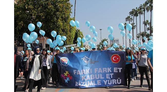 Otizmli çocuklar için &quot;mavi balonlu&quot; yürüyüş