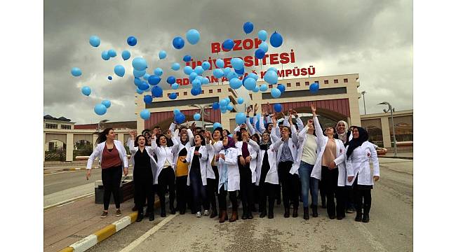 Yozgat protokolü ve öğrenciler otizmli çocuklar için kamera karşısına geçti