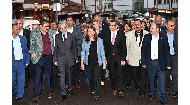 Ankara Büyükşehir Belediye Başkanı Tuna iftarını Çamlıderelilerle yaptı