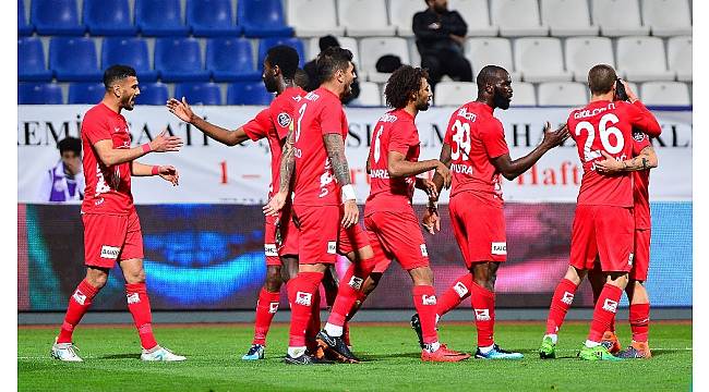 Antalyaspor&#39;da Charles cezası nedeniyle Başakşehir maçında yok