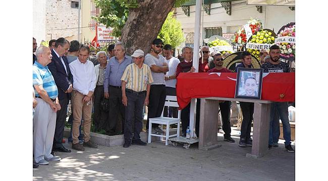 Ayvalık&#39;ta deniz dibinde cesedi bulunan balıkçı gözyaşları arasında toprağa verildi