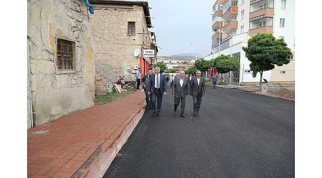 Başkan Çelik, Yeşilhisar&#39;da asfaltlama çalışmalarına katıldı