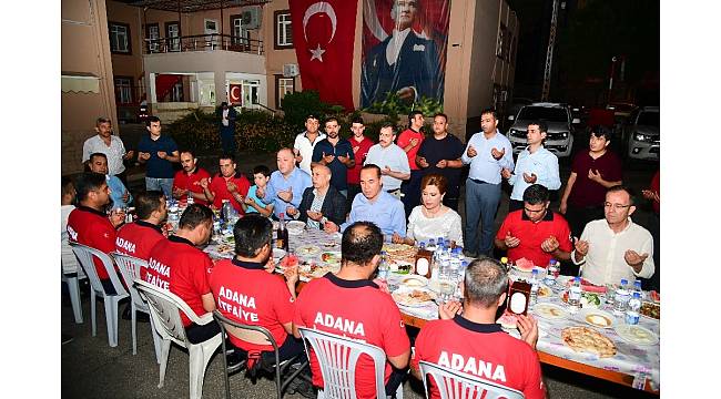 Başkan Sözlü ve eşi, sahurunu itfaiyecilerle yaptı