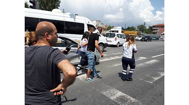 Başkent&#39;te zincirleme trafik kazası: 3&#39;ü polis 4 yaralı