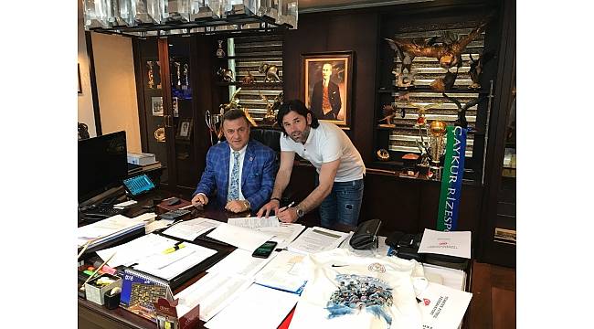 ÇAYKUR Rizespor teknik direktörleri İbrahim Üzülmez ile nikah tazeledi