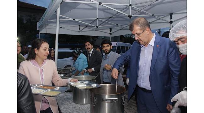 Çivril&#39;de iftar sofları kurulmaya devam ediyor