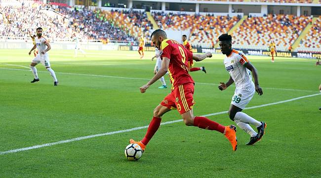 Evkur Yeni Malatyaspor’da 4 futbolcuya transfer teklifi