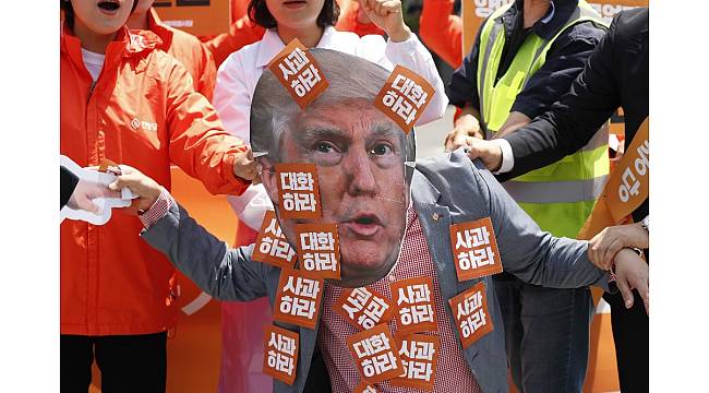 Güney Koreliler Trump'ın kararını protesto etti