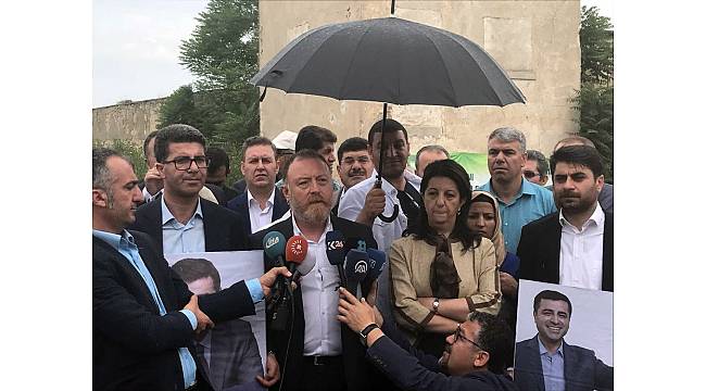 HDP eş başkanlarına Edirne&#39;de büyük şok, 5 kilometre yaklaştırılmadılar