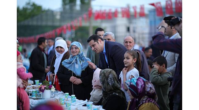 İpekyolu Belediyesinin &#39;kardeşlik sofrası&#39; mahallelerde