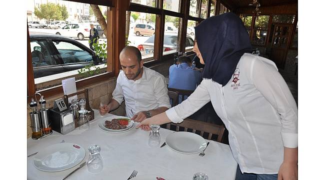 İsveç&#39;in köfte itirafı İnegöllü köftecileri sevindirdi