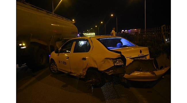 İzmir&#39;de zincirleme trafik kazası: 5 yaralı