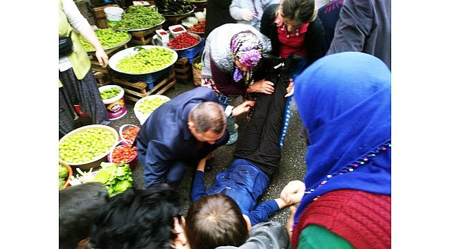 Kendinden geçen kadına belediye başkanı müdahale etti