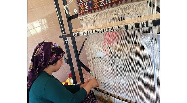 Kilim dokuma kurslarına Osmaniyeli kadınlardan büyük ilgi