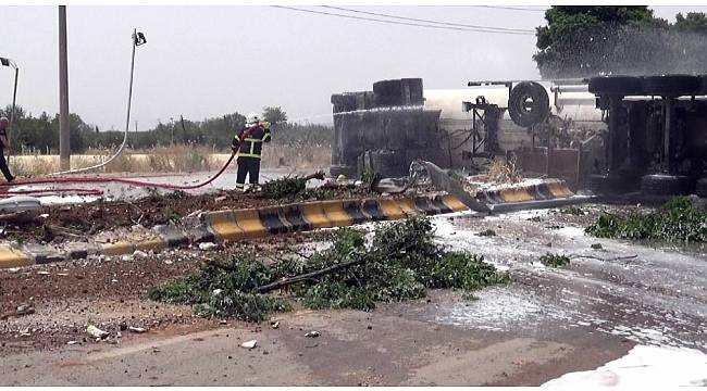 Kilis&#39;te LPG yüklü tanker devrildi