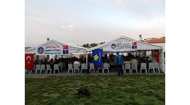 Mehmetçik&#39;ten Kosovalılara iftar yemeği