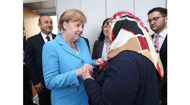 Merkel: &quot;Acılarınızı hiç bir söz ve özür telafi edemez&quot;