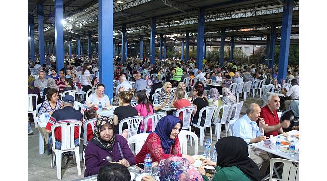 Nazilli Belediyesi iftarda 10 bin kişiyi ağırladı