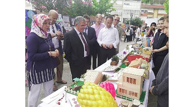 Öğrencilerden "Görsel Sanatlar ve Teknoloji Tasarım" sergisi