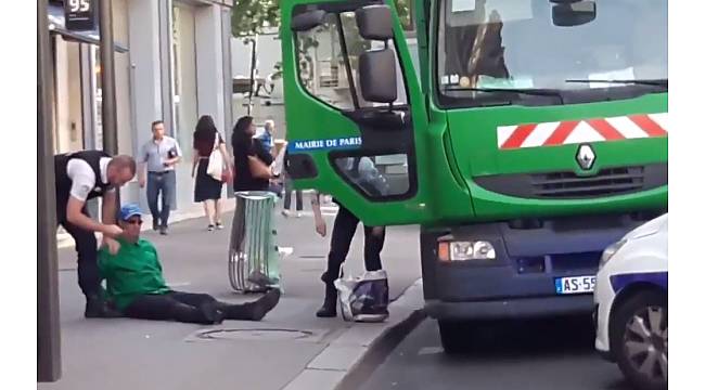 Paris&#39;te iki çöpçü siyasi eylem için çöp kamyonunu kaçırdı