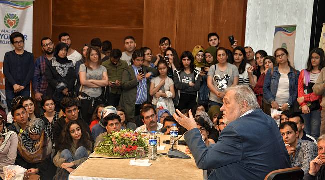 Prof. Dr. İlber Ortaylı'ya büyük ilgi