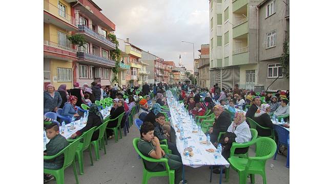 Sandıklı&#39;da mahalle iftarları yoğun katılım ile devam ediyor