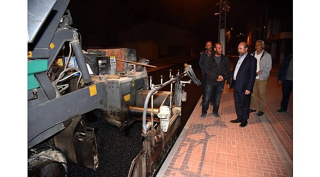 Selçuklu&#39;da asfalt mesaisi gece gündüz devam ediyor