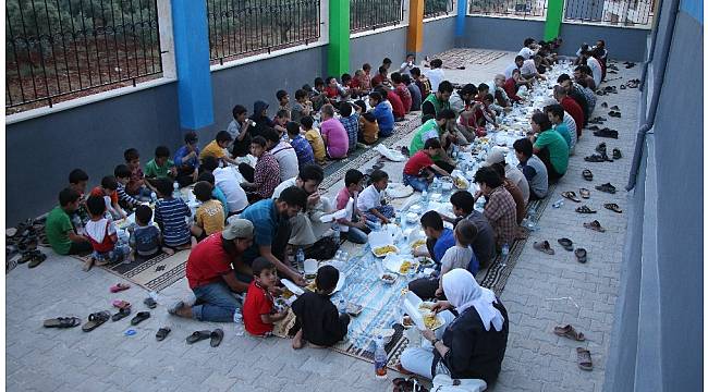 Suriyeli yetimler iftar sofrasında buluştu