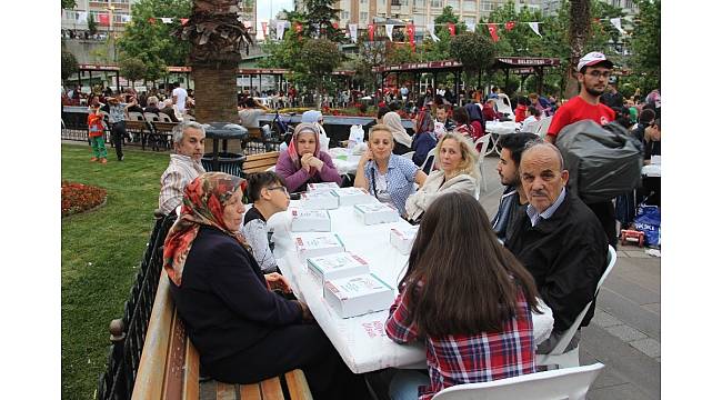 Tarihi Fındıkzade Çukurbostan&#39;da iftar coşkusu