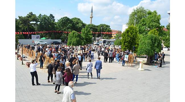 Tekirdağ Valiliği önünde resim sergisi