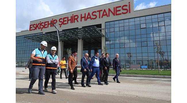 Vali Çakacak, Eskişehir Şehir Hastanesi inşaatında yapılan çalışmaları inceledi