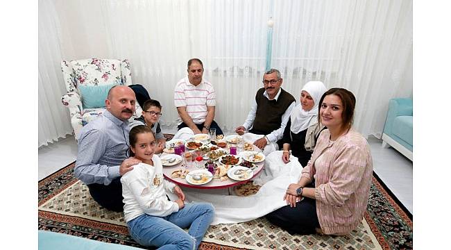 Vali Varol şehit ailesiyle iftar yaptı