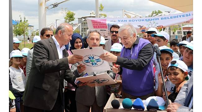 Van Büyükşehir Belediyesinin ağaç dikme rekoru tescillendi